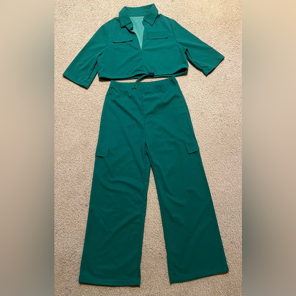 Women’s 2 Piece Cargo Pant & Crop Top Set, Color: Green, XL, New Without Tag